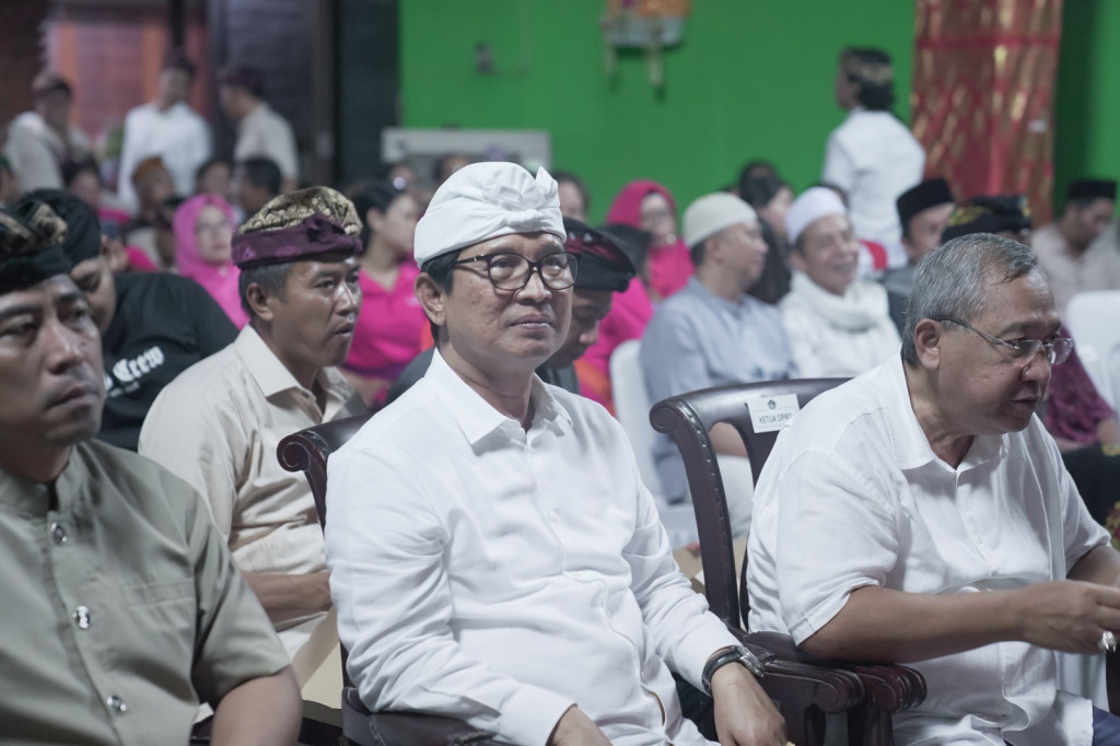 Bupati Giri Prasta Hadiri HUT ST Eka Dharma Puspa Kerti Ke-62 Banjar Muding Kelod